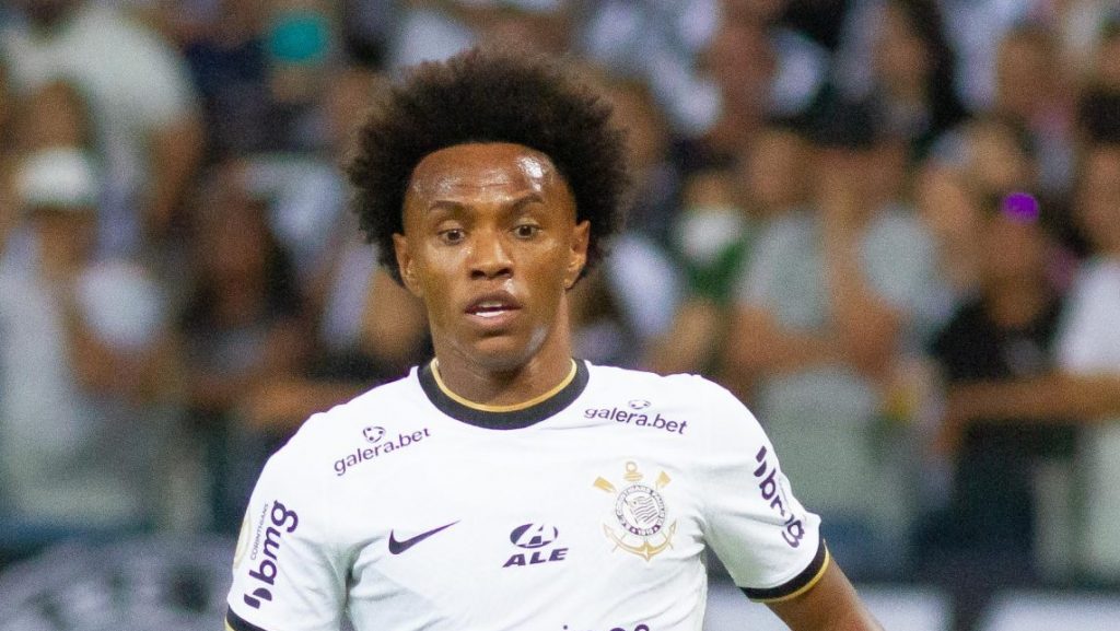 Foto: Fernando Moreno/AGIF - Willian não atingiu as expectativas em seu retorno.