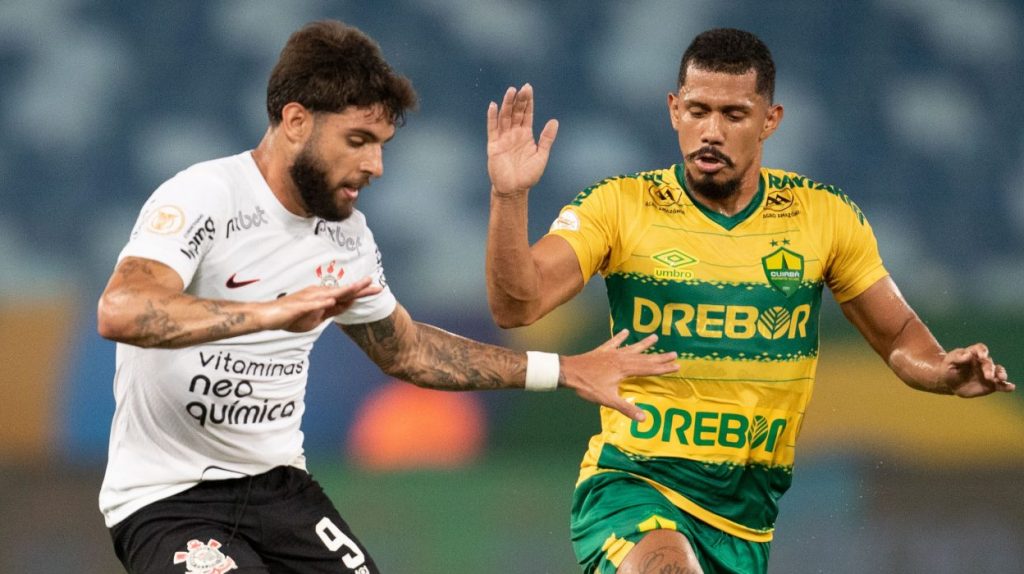 Corinthians está pressionado diante do Cuiabá - Foto: Gil Gomes/AGIF.