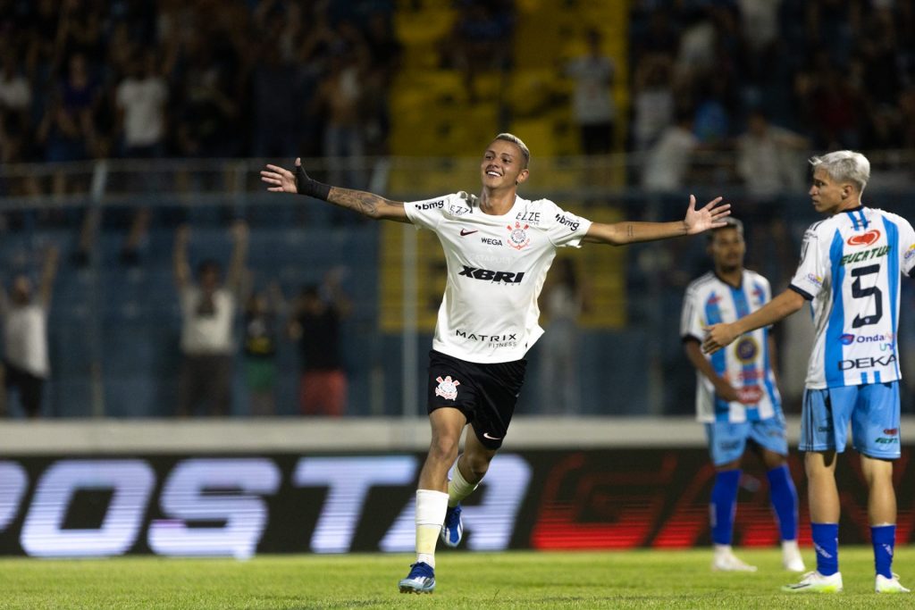 Foto: Leonardo Lima/AGIF - Kayke ainda não renovou com o Corinthians.