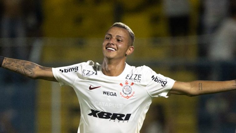 Foto: Leonardo Lima/AGIF - Kayke ainda não renovou com o Corinthians.