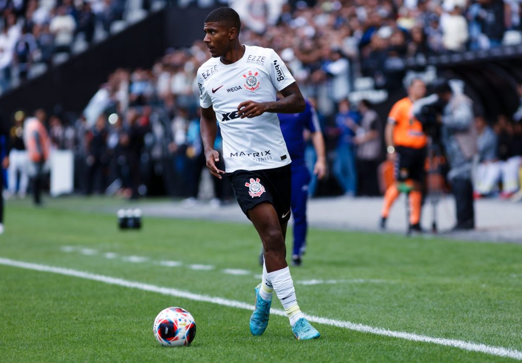 Foto: Fabio Giannelli/AGIF - Vitor Meer deixou o Clube. 