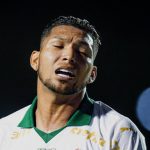Foto: Jhony Pinho/AGIF - Rony não jogará contra o Corinthians.