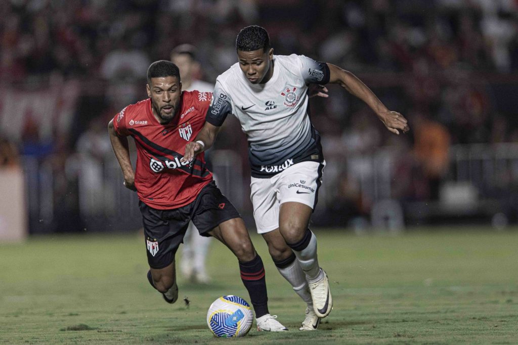 Foto: Heber Gomes/AGIF - António Oliveira cita Wesley após jogo do Corinthians.