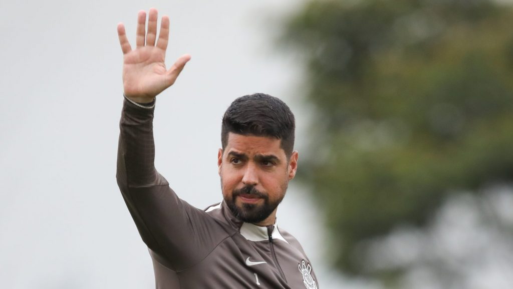 Foto: Reinaldo Campos/AGIF - António Oliveira pode ser demitido do Corinthians.