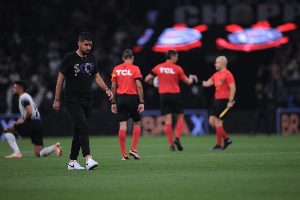 Foto: Ettore Chiereguini/AGIF - Situação de António Oliveira 'azeda'.