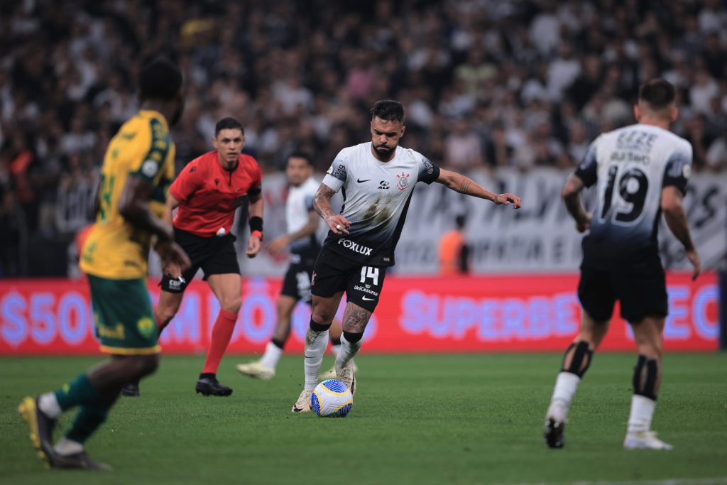 Foto: Leonardo Lima/AGIF - Raniele teve a situação atualizada no Corinthians.