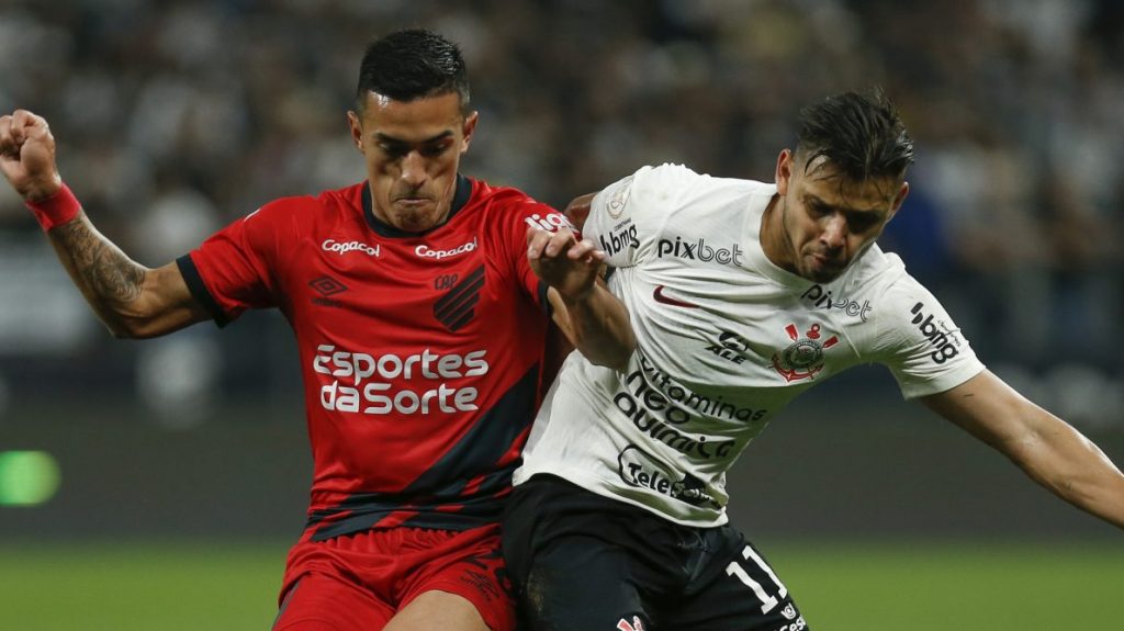 Athletico-PR e Corinthians se enfrentam neste domingo (23) - Foto: Getty Images.
