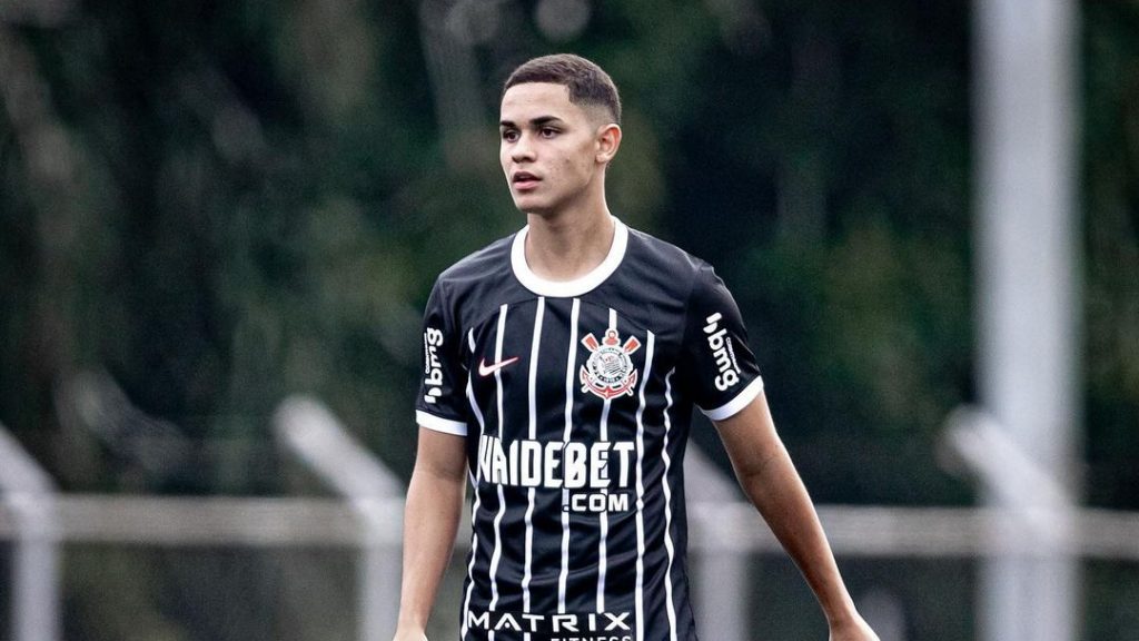 Volante já vinha se destacando na base - Foto: Instagram.