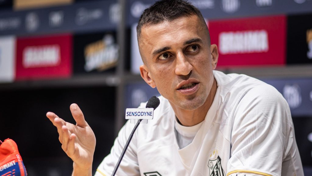 Camisa 5 faz grande temporada no Santos - Foto: Raul Baretta/Santos FC.