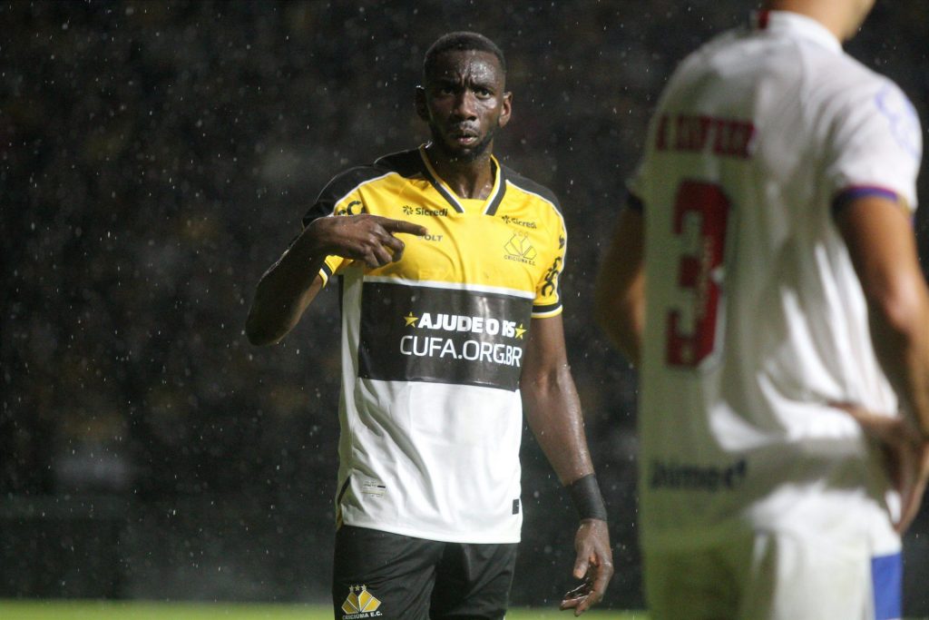 Foto: Lucas Gabriel Cardoso/AGIF - Bolasie deve ser reserva contra o Corinthians.