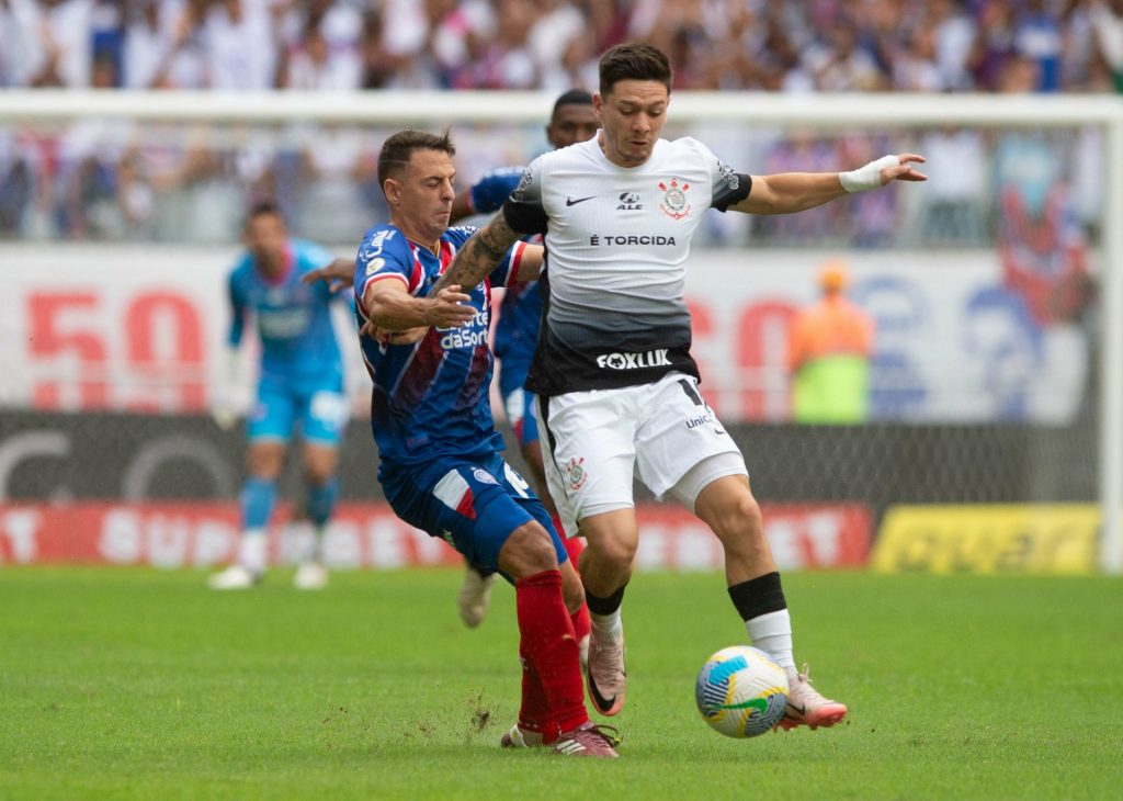 Garro teve boa atuação também = Romero fez o gol da vitória - Foto: Walmir Cirne/AGIF.