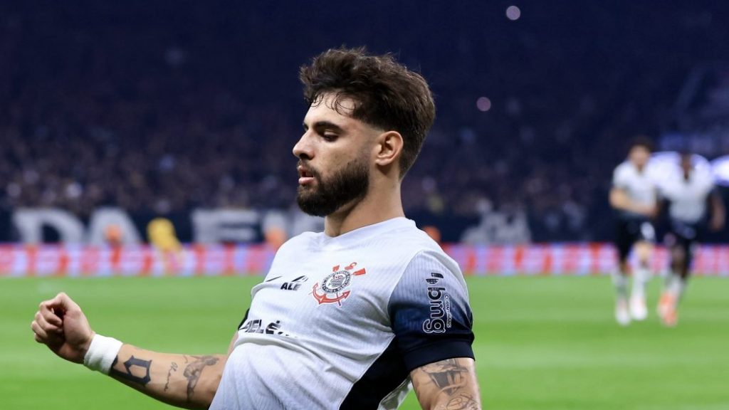 Foto: Marcello Zambrana/AGIF - Yuri Alberto melhorou muito em campo.