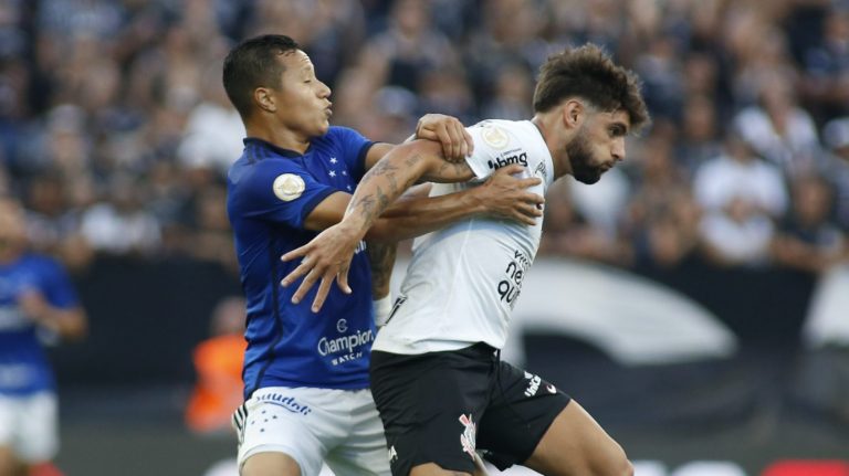 Corinthians e Cruzeiro se enfrentam neste domingo (7) - Foto: Getty Images.