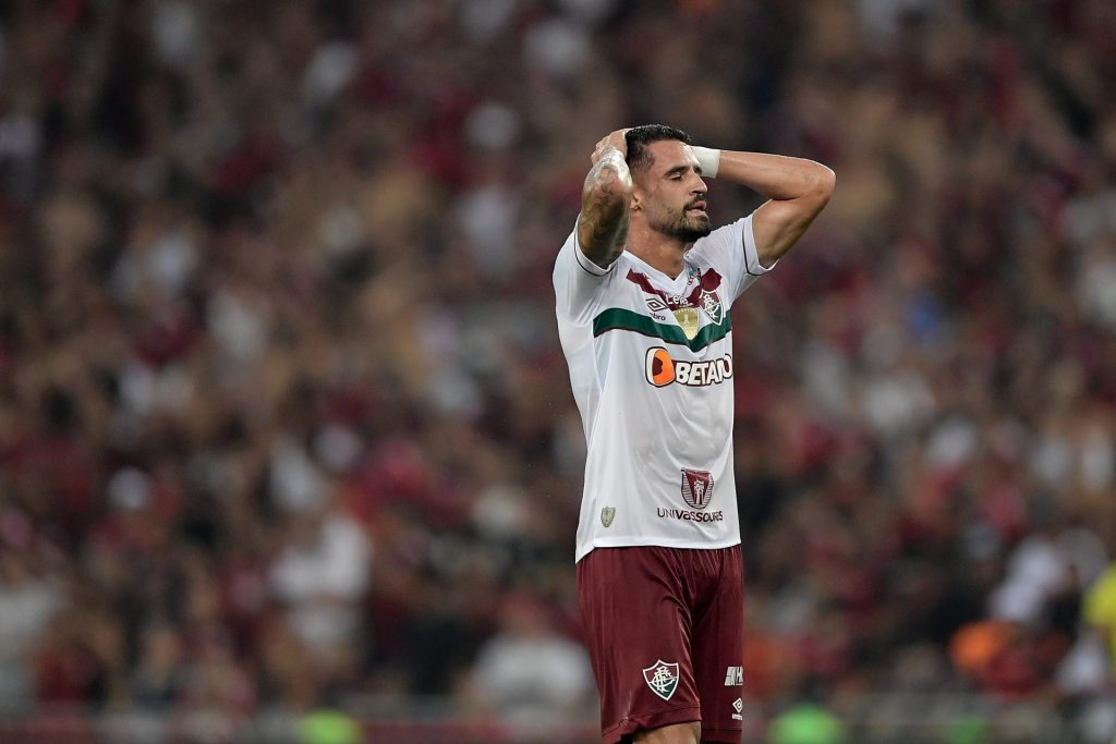 Renato Augusto nem sequer vem jogando no Fluminense - Foto: Thiago Ribeiro/AGIF.