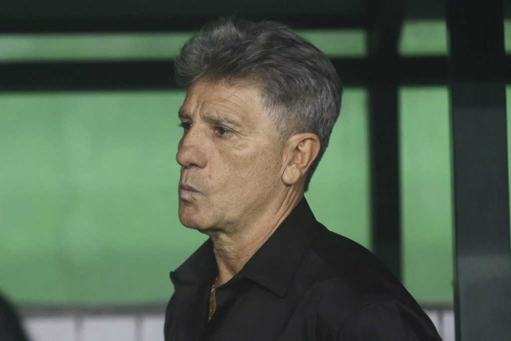 Time de Renato Portaluppi errou 3 penalidades - Foto: Gabriel Machado/AGIF.