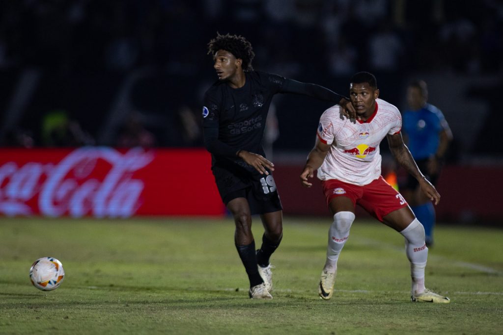 Foto: Fabio Moreira Pinto/AGIF - Talles Magno foi apresentado no Corinthians.