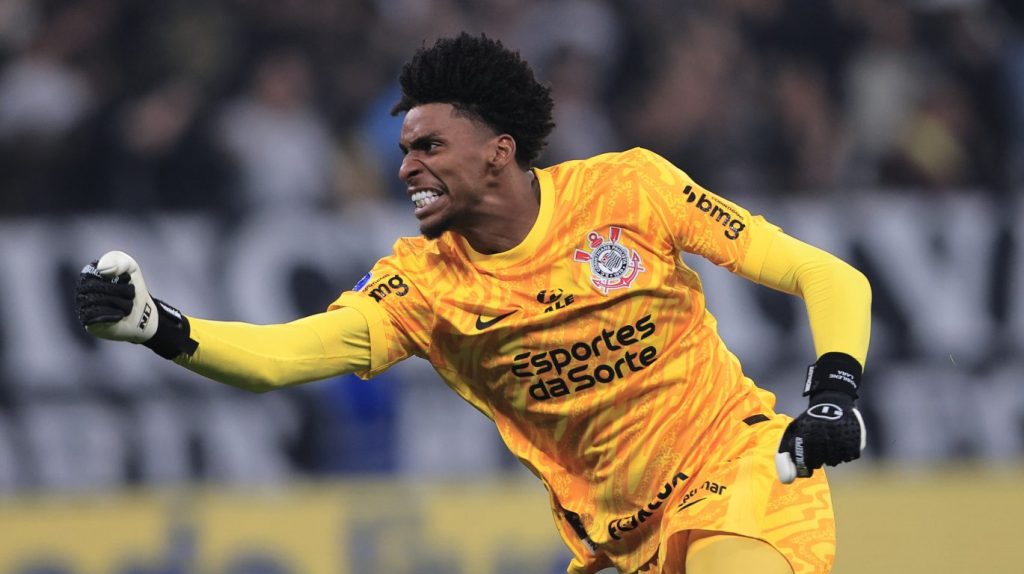 Foto: Ettore Chiereguini/AGIF - Hugo foi herói do Corinthians.