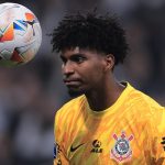 Hugo Souza vem sendo destaque desde que chegou ao Corinthians - Foto: Ettore Chiereguini/AGIF.