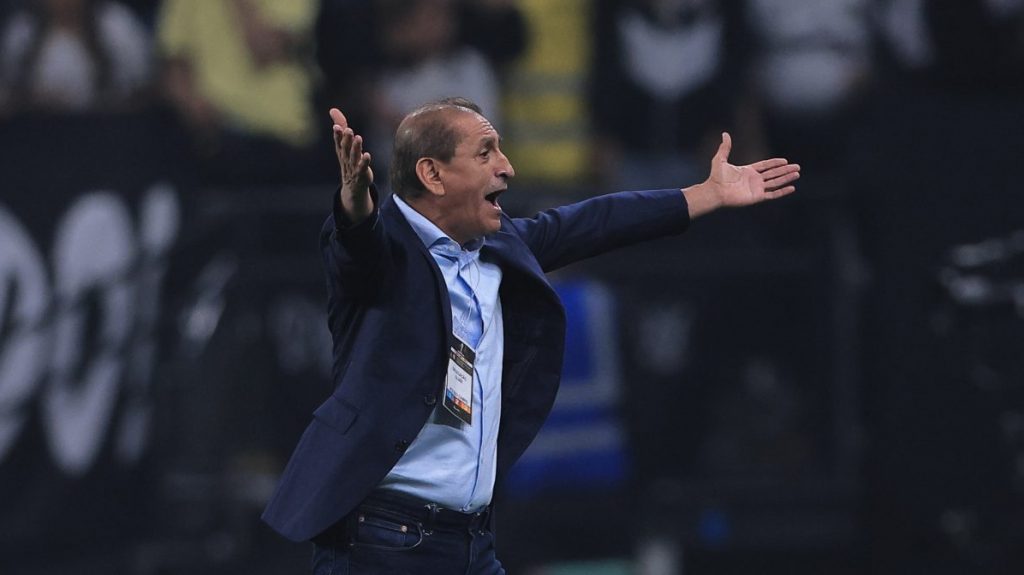 Foto: Ettore Chiereguini/AGIF - Ramón Díaz ainda não conseguiu tirar a equipe do Z-4.