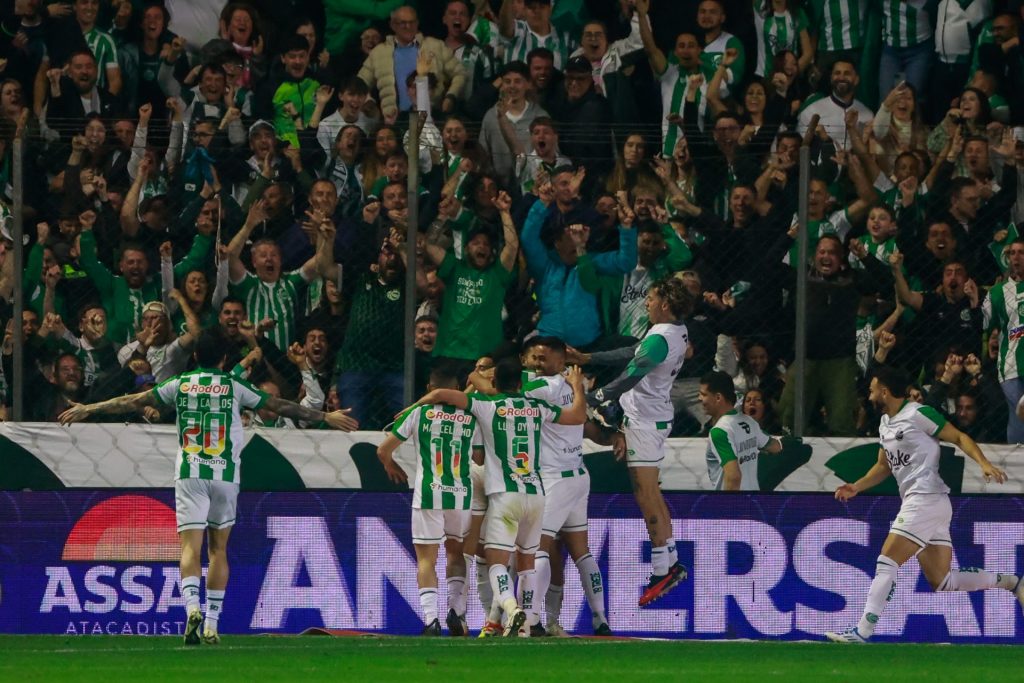 Segundo gol do Juventude foi irregular - Foto: Luiz Erbes/AGIF.