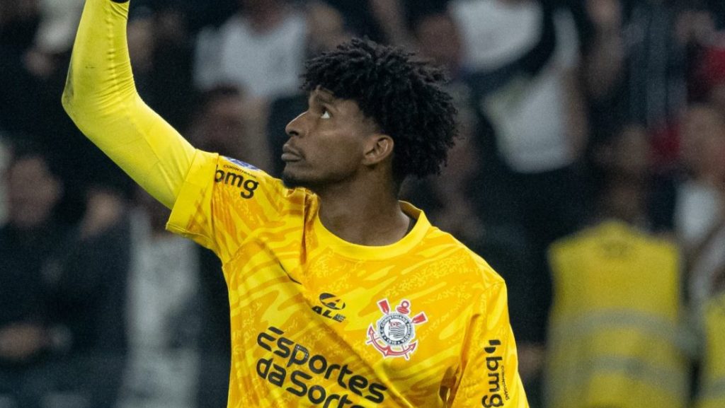 Foto: Rodrigo Coca/Ag. Corinthians - Hugo deve estar em campo no final de semana.