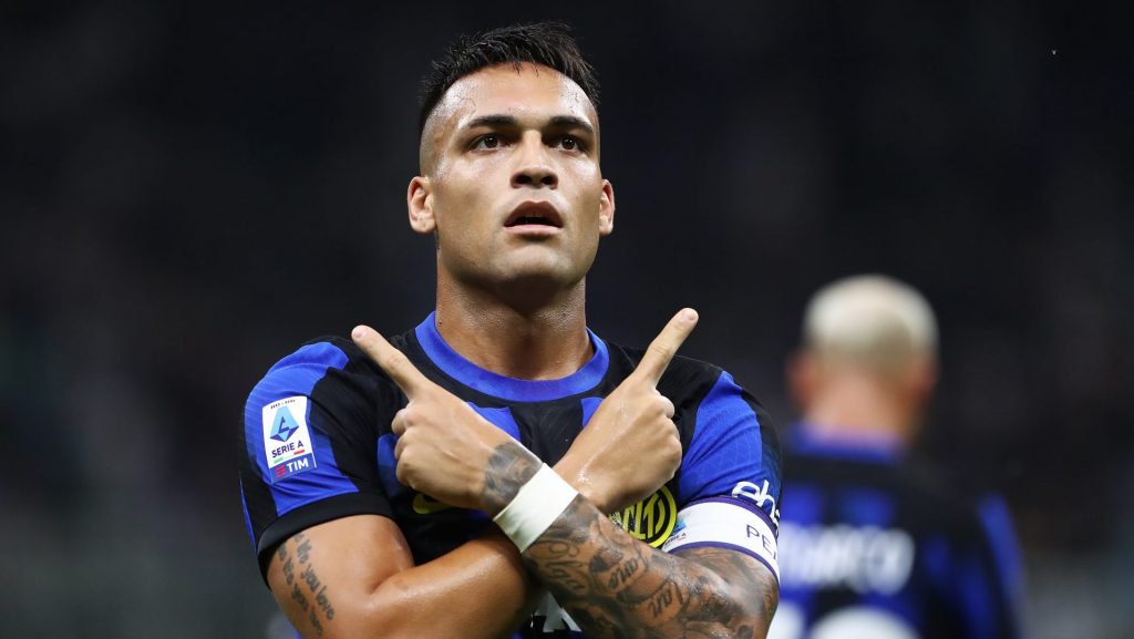 Ex-Corinthians pode jogar com Lautaro Martínez - Foto: Marco Luzzani/Getty Images.