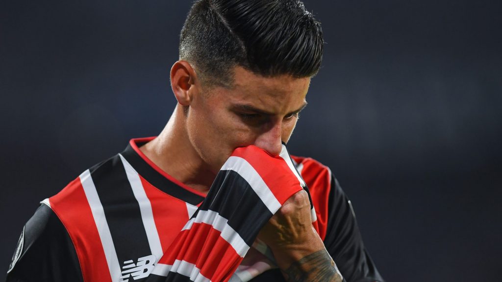 James chegou a enfrentar o Corinthians quando estava no Brasil - Foto: Hernan Cortez/Getty Images.
