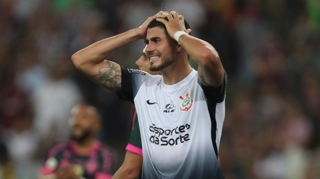 Pedro Raul segue passando vergonha em campo - Foto: Wagner Meier/Getty Images.