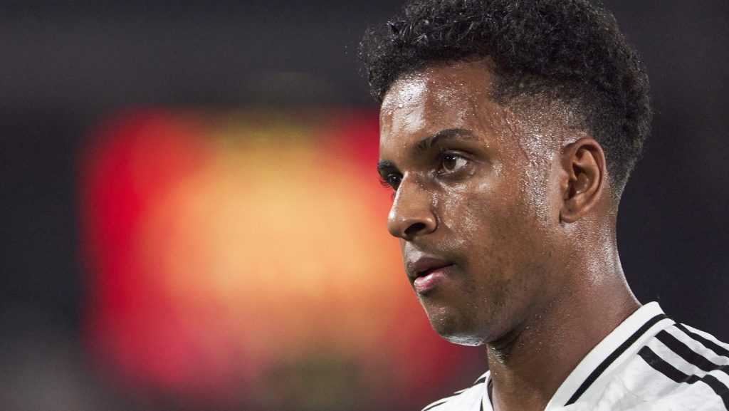 Jogador do Corinthians ganhou um recado de Rodrygo - Foto: Rafa Babot/Getty Images.