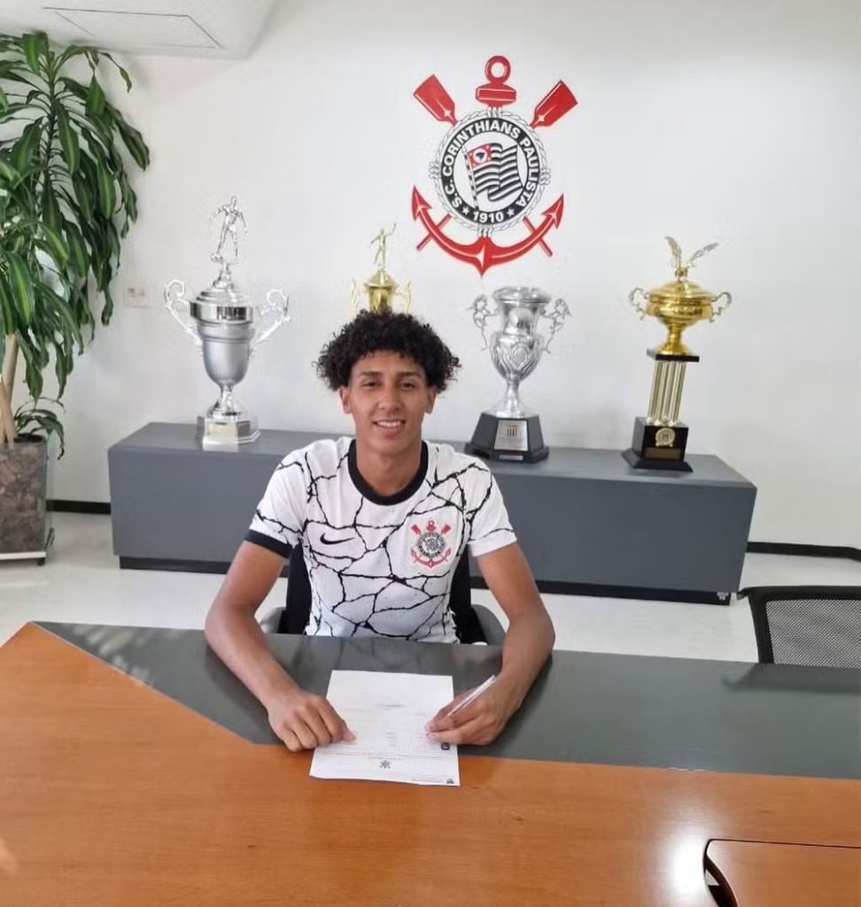 Jovem reforça o time sub-18 - Foto: Reprodução/Instagram.