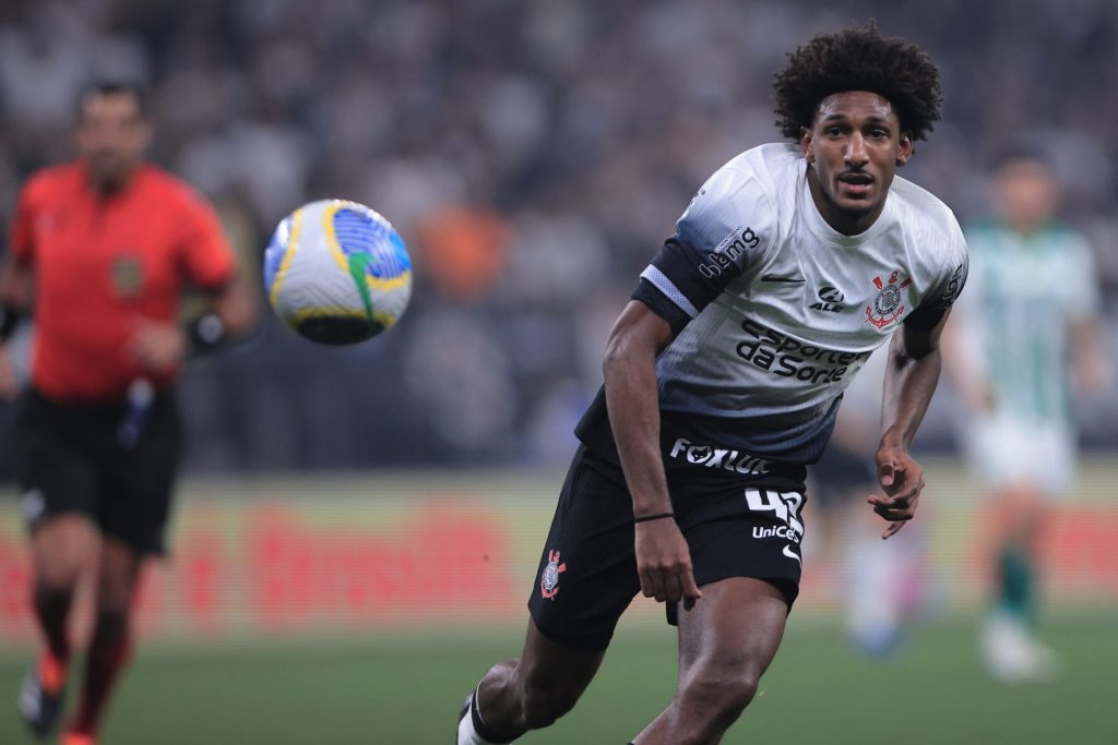 Foto: Ettore Chiereguini/AGIF - Talles Magno vira assunto no Corinthians.