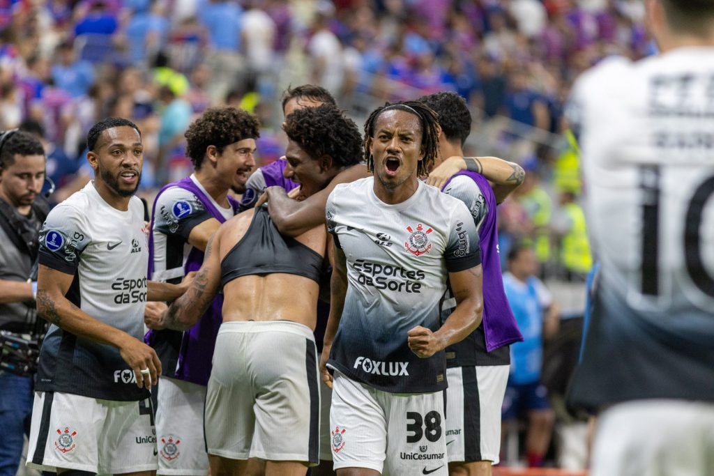 Timão venceu e convenceu no jogo contra o Fortaleza - Foto: Baggio Rodrigues/AGIF.