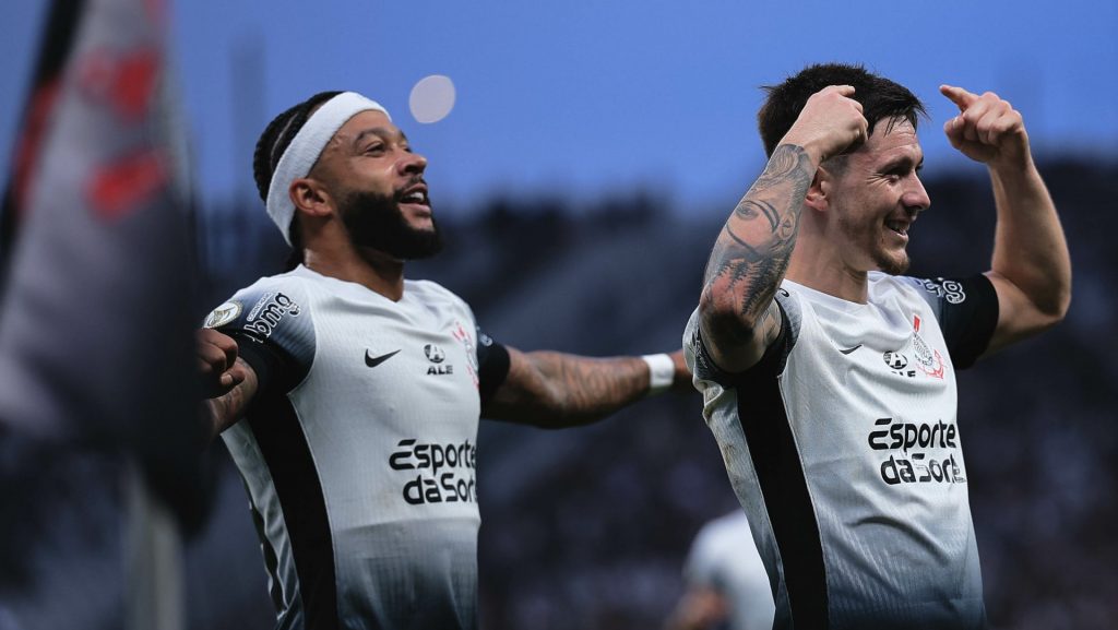 Memphis Depay estava em campo quando Garro fechou o placar - Foto: Ettore Chiereguini/AGIF.