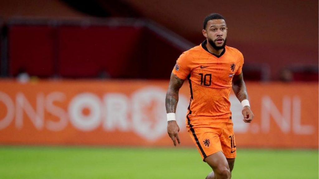 Foto: Soccrates Images/Getty Images - Depay interessa ao Timão.