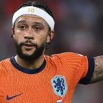 Foto: Stu Forster / Getty Images - Depay, do Corinthians, não conseguiu evitar a eliminação da Holanda.
