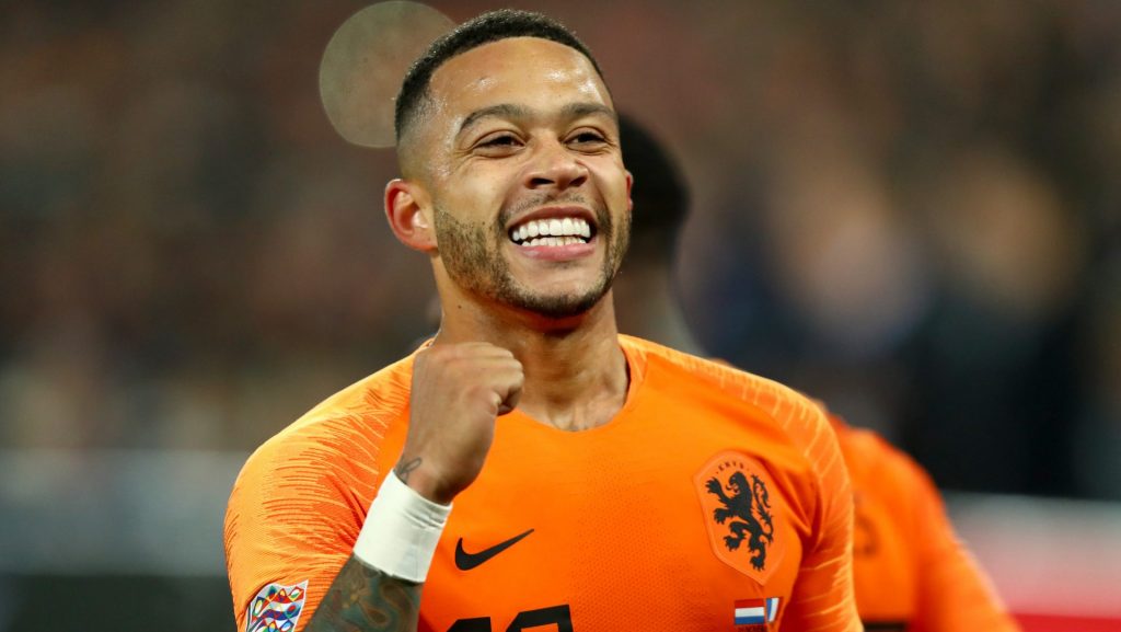 Zagueiro queria vencimentos superiores ao de Depay - Foto: Dean Mouhtaropoulos/Getty Images.