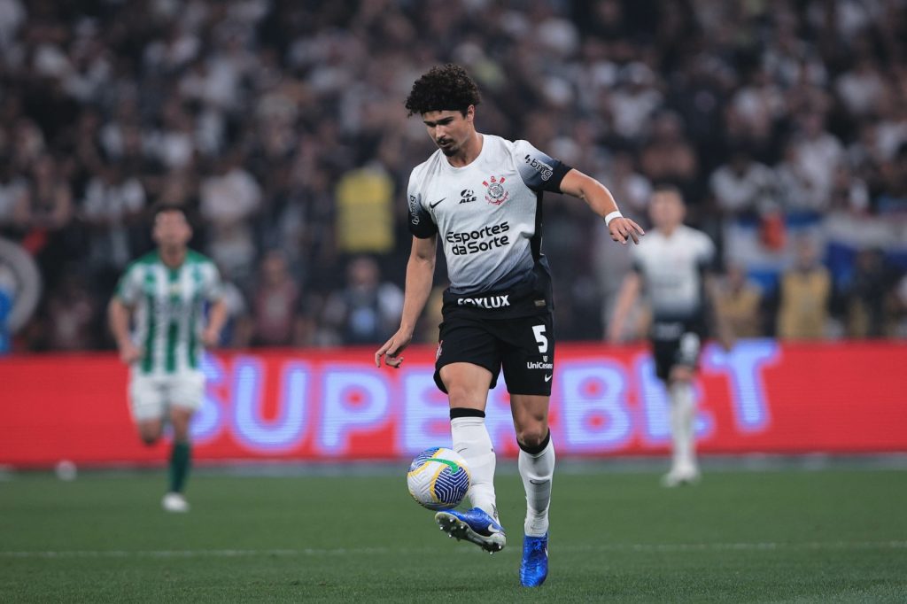 André Ramalho marcou para o Corinthians nos minutos finais - Foto: Ettore Chiereguini/AGIF.