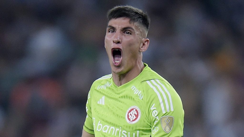Goleiro falou de "vontade extra" contra o Corinthians - Foto: Alexandre Loureiro/AGIF.