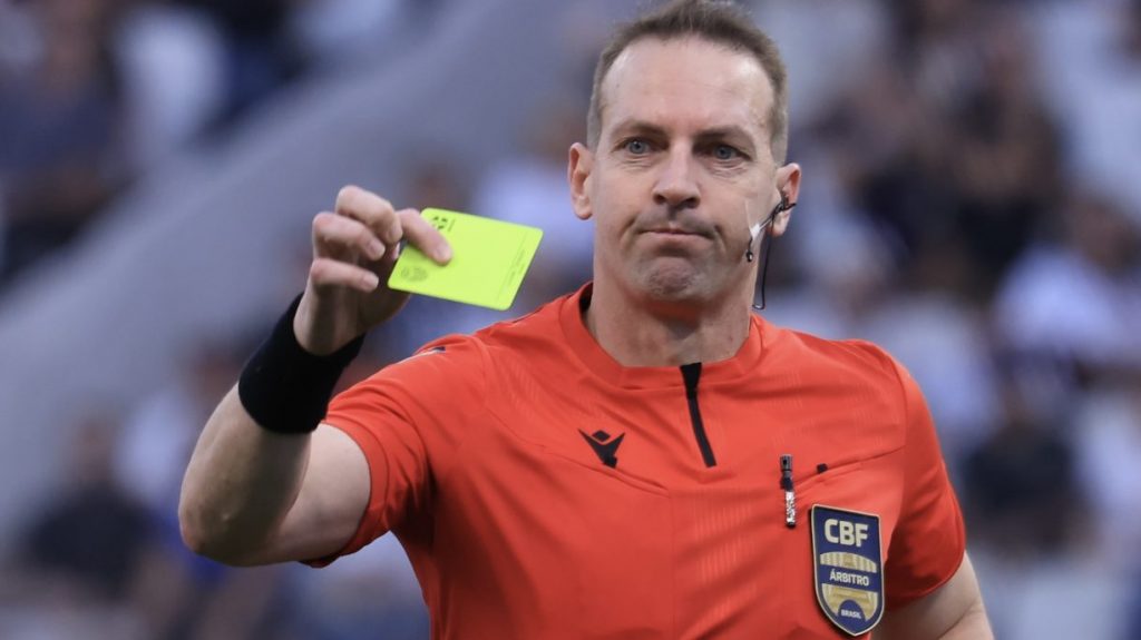 Árbitro foi reprovado pelo Corinthians - Foto: Marcello Zambrana/AGIF.