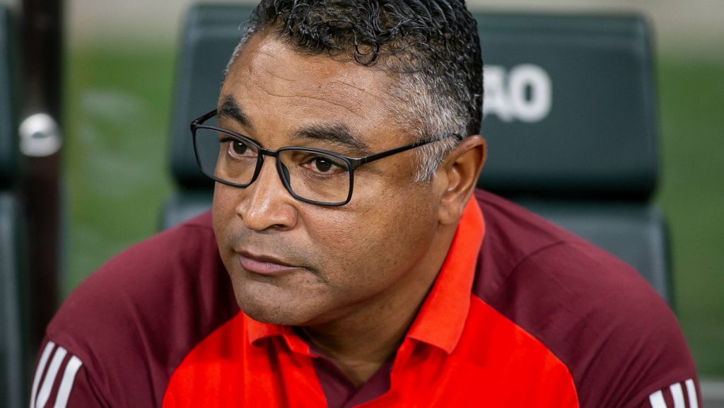 Roger pode treinar jogador que estava na mira do Corinthians - Foto: Fernando Moreno/AGIF.
