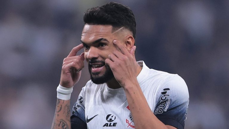 Raniele questionou a maratona de jogos - Foto: Gil Gomes/AGIF.