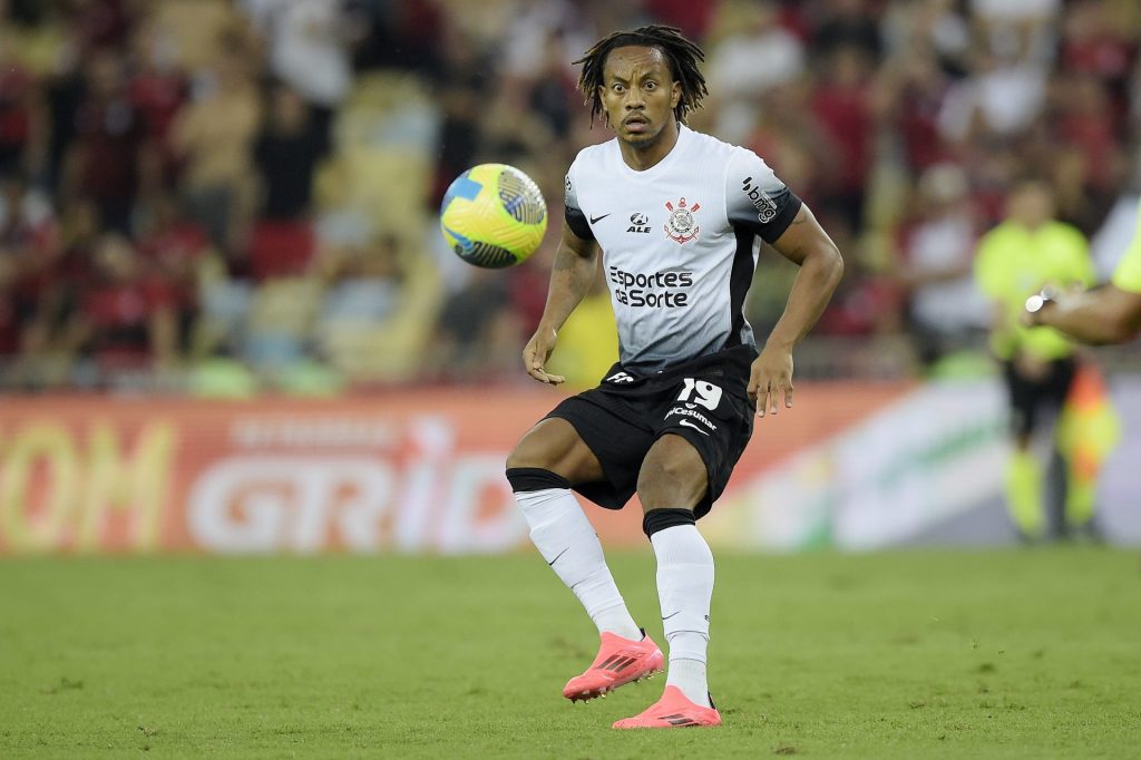 Carrillo entrou bem diante do Flamengo - Foto: Alexandre Loureiro/AGIF.