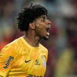 Foto: Thiago Ribeiro/AGIF - Hugo Souza admitiu a atuação fraca do Corinthians.