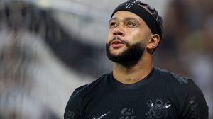 Corinthians trouxe Depay em 2024 - Foto: Joisel Amaral/AGIF.