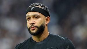 Depay quer ficar no Corinthians e pede movimentações de mercado - Foto: Joisel Amaral/AGIF.