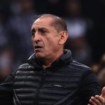 Ramón Díaz segue no comando do Corinthians - Foto: Ettore Chiereguini/AGIF