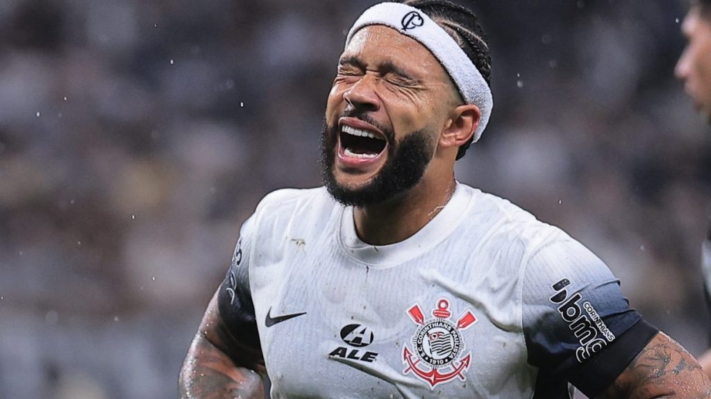 Depay, do Corinthians, pode não enfrentar o Racing - Foto: Ettore Chiereguini/AGIF.