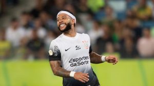 Foto: Gil Gomes/AGIF - Memphis Depay deve ganhar um descanso contra o Novorizontino.