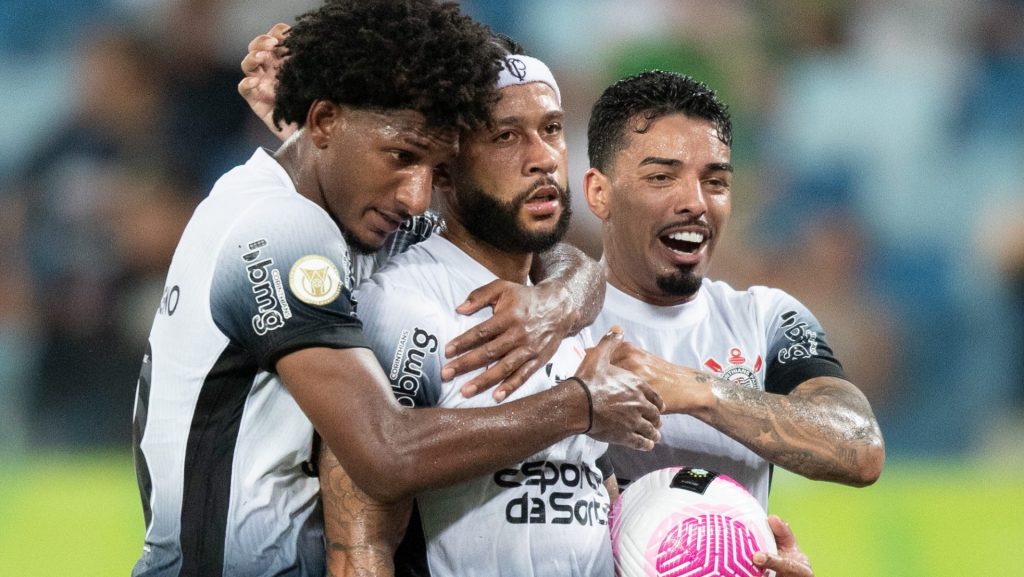 Corinthians venceu com um gol de Memphis - Foto: Gil Gomes/AGIF.