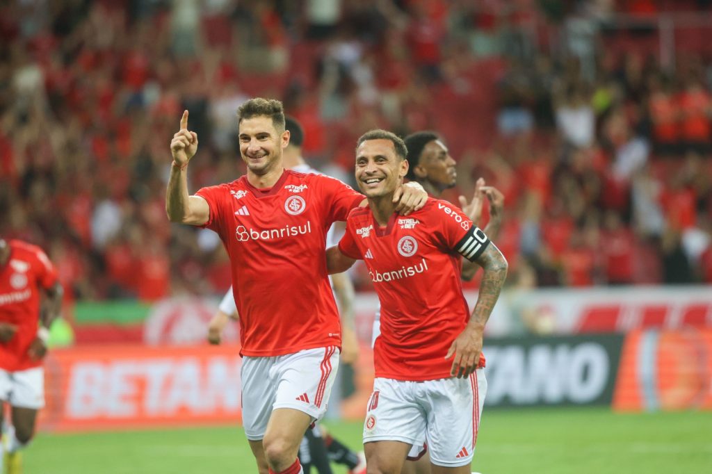 Corinthians pode contratar Alario - Foto: Flickr/Internacional.